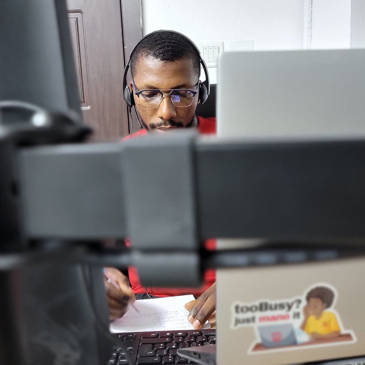 ipaularge's tweet image. AI won’t replace learning.
But it will accelerate those who know how to use it.
The real skill is in prompt engineering.
the art of asking AI the right questions, and getting proper answers for your projects
#paulohwota
#ALX_BE @alx_africa #AI #Prompting #TechLearning