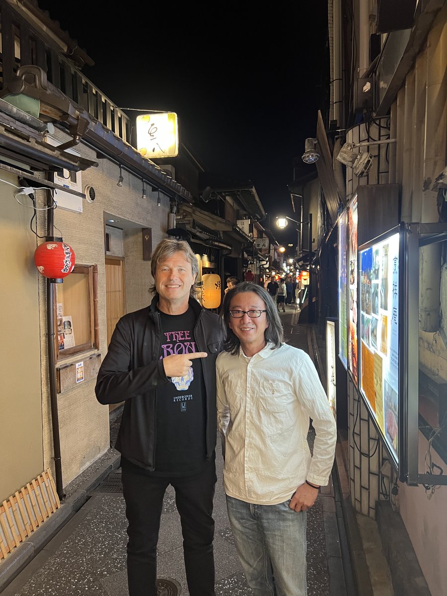 一足早く来日して京都を満喫中です🏮
Already in Japan and enjoying Kyoto🏮
<a href="/cattaneo_hernan/">Hernan Cattaneo</a> with <a href="/djogawa/">DJ OGAWA</a> 

5/17(SAT)HERNAN CATTANEO
womb.co.jp/event/2025/05/…
