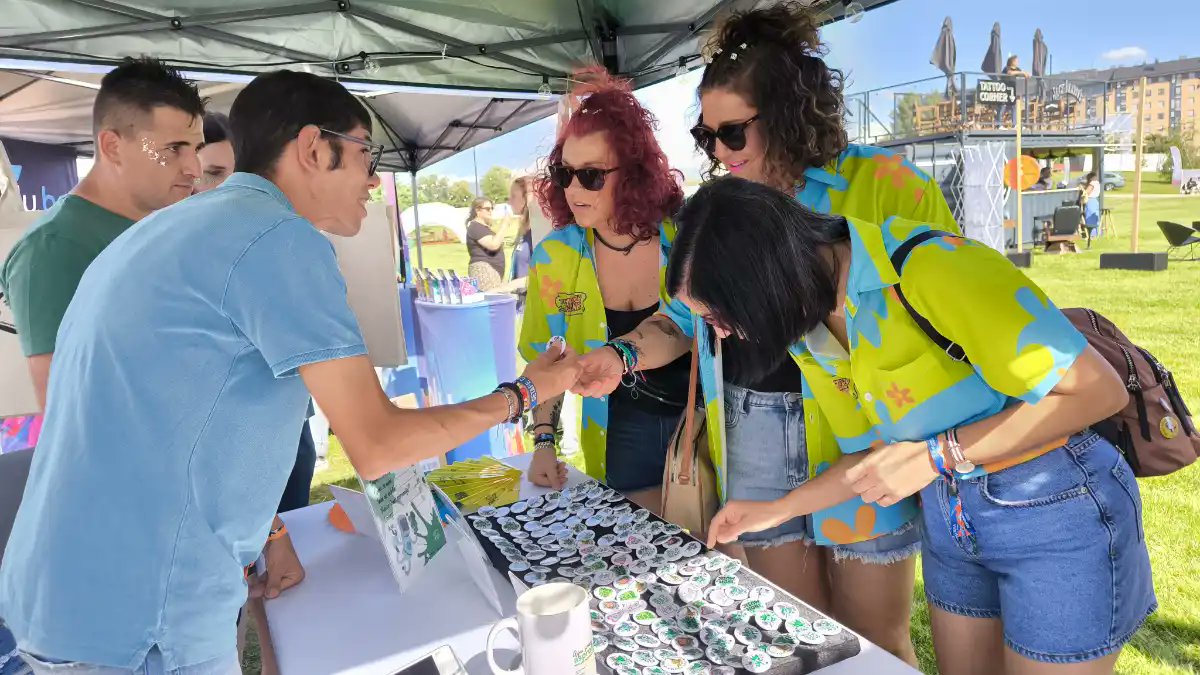 Asprona Bierzo aterriza de nuevo en el Planeta Sound con su Tiendita Aspronauta
bierzotv.com/asprona-bierzo…
<a href="/AspronaB/">Asprona Bierzo</a>