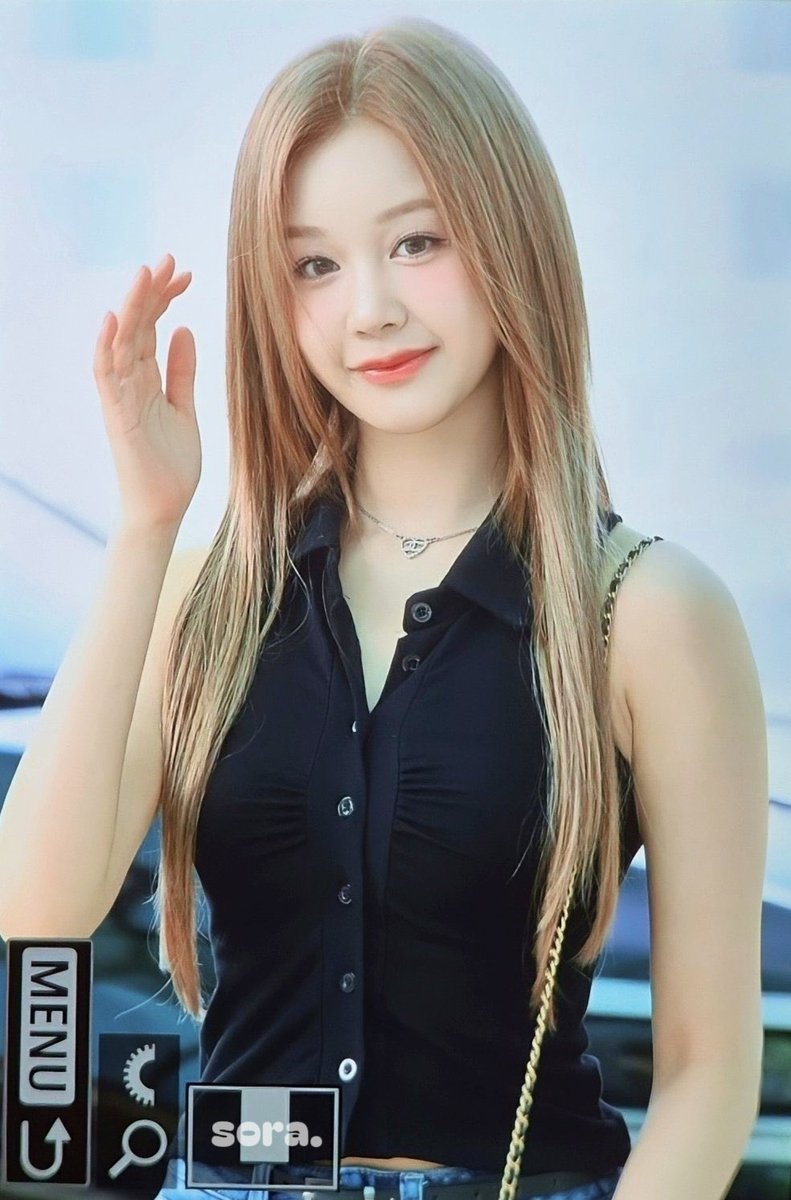 𝘱𝘳𝘪𝘯𝘤𝘦𝘴𝘴 𝘪𝘴 𝘵𝘺𝘱𝘪𝘯𝘨.. (@piretty) on Twitter photo 