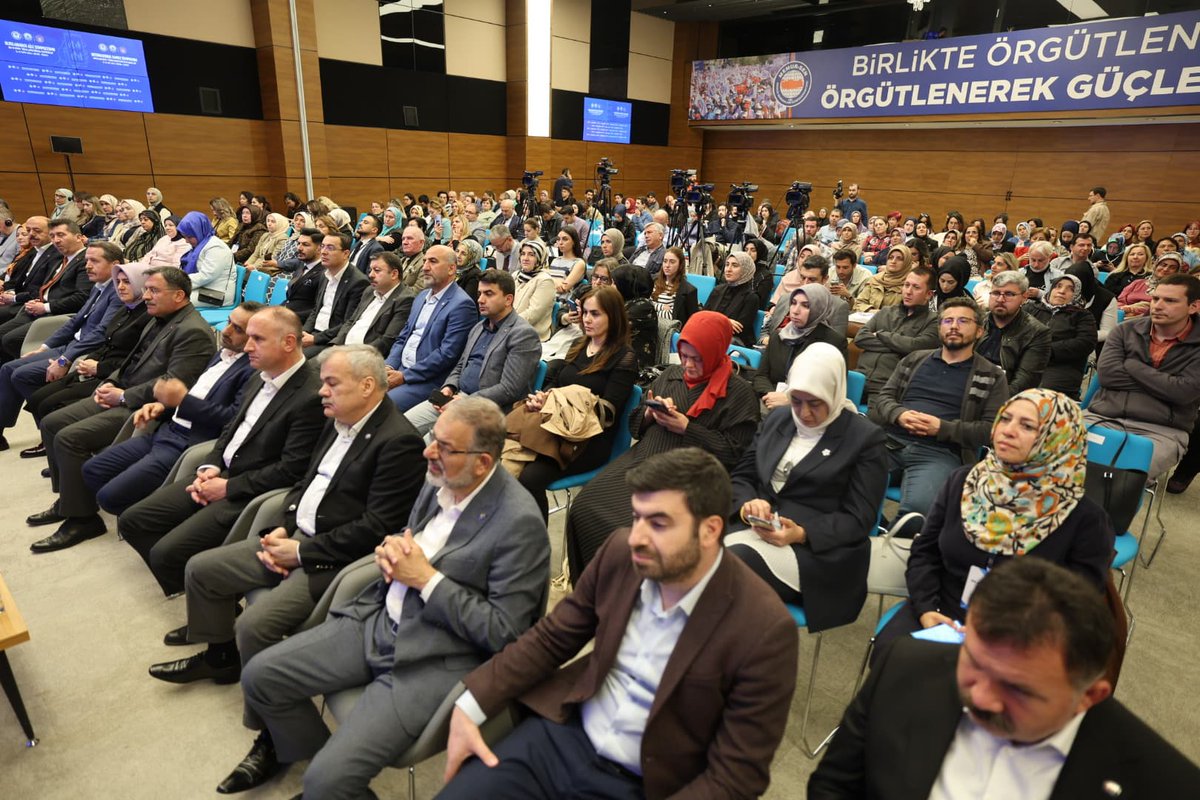 Genel Başkanımız Ali Yalçın, Uluslararası Aile ve Medya Sempozyumu’nun açılış konuşmasında aile ve medya üzerine kapsamlı değerlendirmelerde bulundu:  

. Aile korunmalı, Peki nasıl? Sağlam bir hukukla, güçlü sosyal desteklerle, iş aile hayatı uyumuyla, eğitimle ve bilinçle