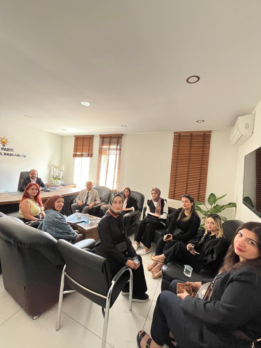 AK Parti Nevşehir İl Teşkilat Başkanımız <a href="/mustafacicekli/">Mustafa ÇİÇEKLİ</a> , Sosyoloji bölümü öğrencileri ve Doç. Dr. Hasan Yavuzer ile partimizde bir araya geldi.

Gerçekleştirilen görüşmede, gençlerin beklenti ve önerileri dinlenerek karşılıklı istişarelerde bulunuldu. AK Parti’nin teşkilat