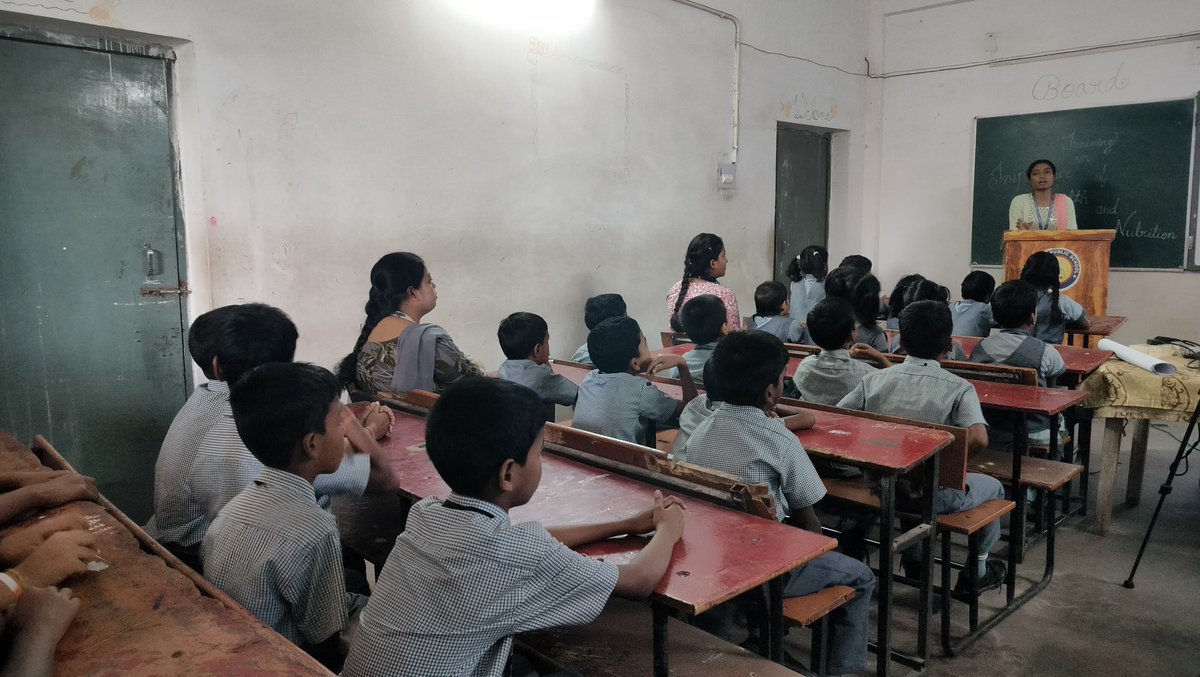 Konceptschool's tweet image. Our teachers recently conducted an engaging session on &quot;Importance of Health and Nutrition&quot; for Classes I-V. Students learned how healthy eating habits can fuel both body and mind! 🍎 #HealthyLiving #KPSLearning