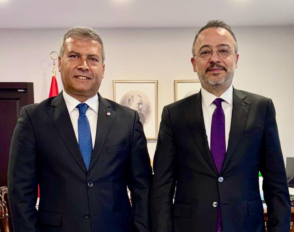 Rektörümüz Prof. Dr. Yusuf Adıgüzel, Dışişleri Bakan Yardımcısı Sayın Dr. Nuh Yılmaz'ı makamında ziyaret etti.

Görüşmede Anadolu Üniversitesinin uluslararasılaşma politikaları ile küresel ölçekte Türkçeye ve Türk kültürüne ilgi duyan öğrencilere nitelikli, esnek ve erişilebilir