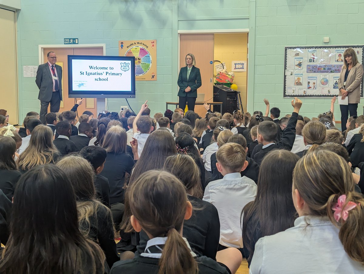 ScotGov Education (@scotgovedu) on Twitter photo Education Secretary <a href="/JennyGilruth/">Jenny Gilruth</a> visited <a href="/StIgnatiusPS1/">St Ignatius’ PS</a> to learn how direct @ScotGov investment, through Pupil Equity Funding, is helping to support pupils impacted by poverty to thrive in their education.
More ➡️ bit.ly/3SB6JB7 Education Secretary <a href="/JennyGilruth/">Jenny Gilruth</a> visited <a href="/StIgnatiusPS1/">St Ignatius’ PS</a> to learn how direct @ScotGov investment, through Pupil Equity Funding, is helping to support pupils impacted by poverty to thrive in their education.
More ➡️ bit.ly/3SB6JB7