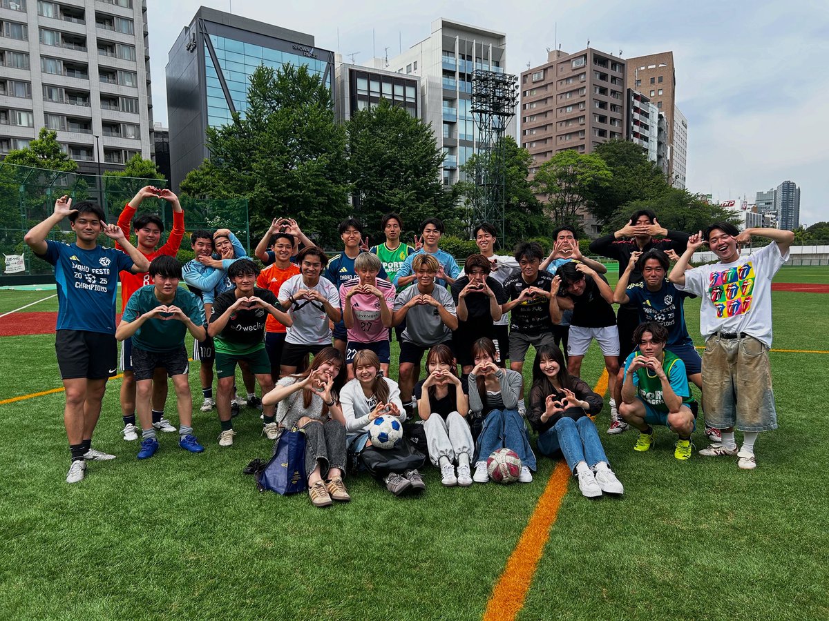 fcgusta_2025's tweet photo. 🌸新歓練習22日目🌸
今日は四ツ谷にある外濠公園で練習でした！
2ヶ月弱続いた新歓練習も今日で最後となりました😭
今まで沢山の新入生が参加してくれてありがとうございました！
入会自体はまだまだ受け付けているのでご連絡お待ちしてます！🙌🙌
明日にはラストコンパもあるのでそちらも是非！！ https://t.co/KPUO5NiGRq