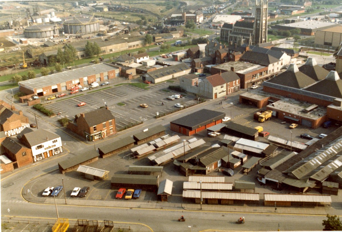 #ThrowbackThursday
Aerial view showing Scunthorpe Market and St John's Church, c.1980s.

#Throwback #History #localhistory #Scunthorpe #Museum #LocalBuildings #Images #Photography #Images