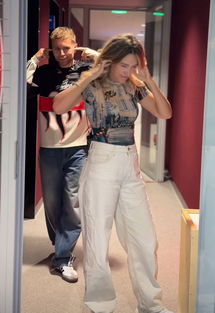 . @SuzanenFreek horen hun nieuwste nummer bij <a href="/QmusicNL/">Qmusic (NL)</a> #batterij 😂