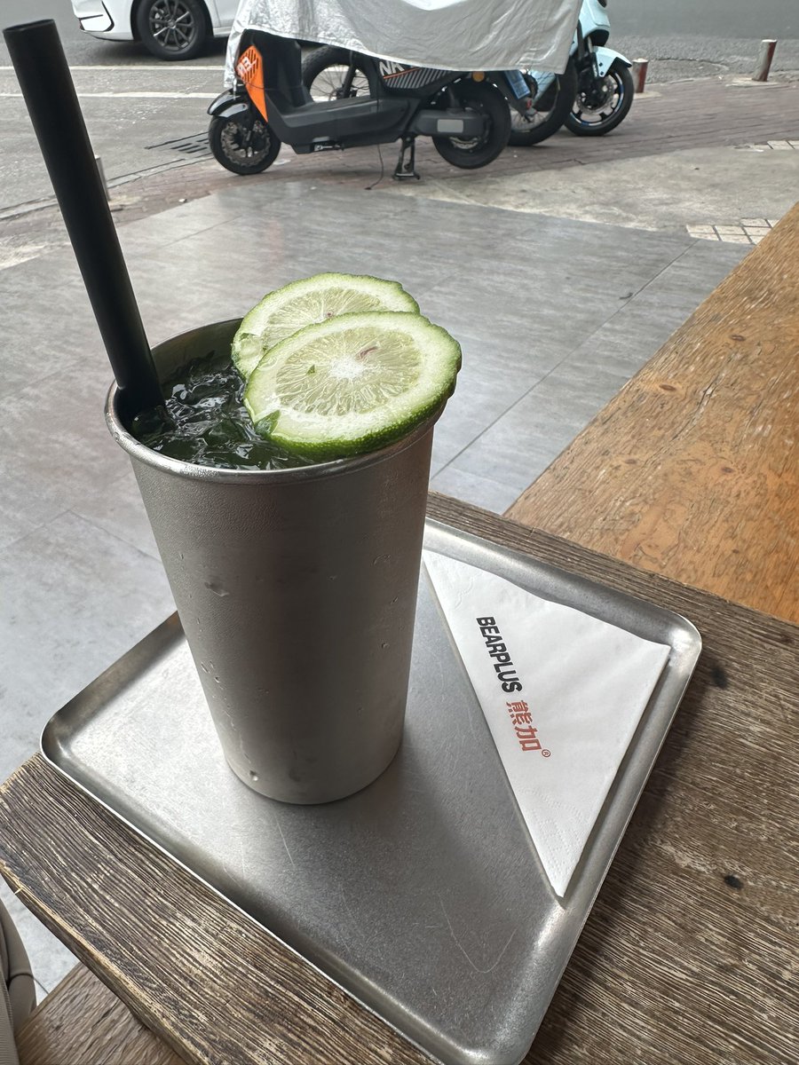 这就是青秀区吗？！
办好签证进青秀区先喝一杯熊+
#南宁