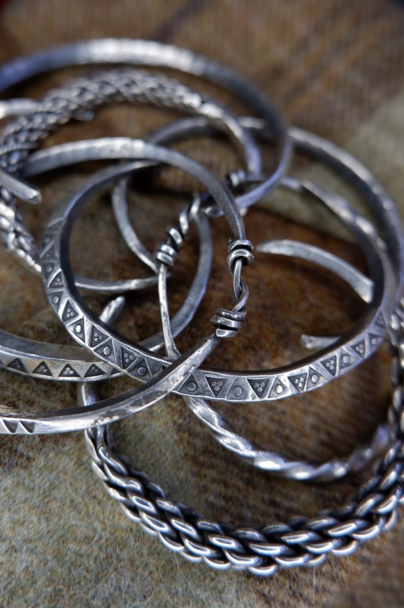 caledonianforge's tweet image. Started making a solid silver Pictish neck chain but the project was abandoned near the start. I had the first few rings left over and discovered each link is the perfect size to be hammered into a viking style money ring. Quite an interesting thing to ponder...