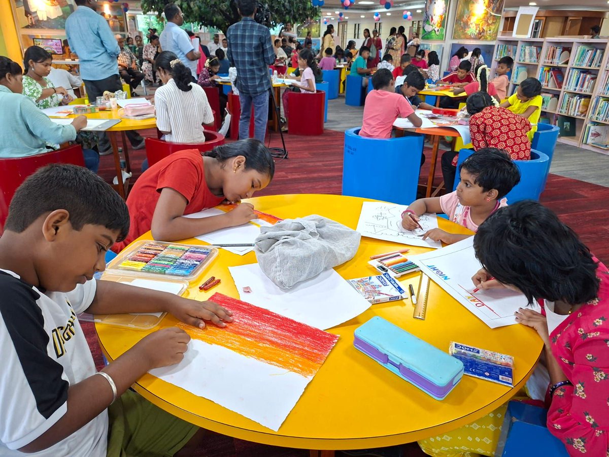 ACLChennai's tweet image. அண்ணா நூற்றாண்டு நூலகத்தின் குழந்தைகளுக்கான கோடை கொண்டாட்டம் களைகட்டுது! 🎉இன்று (15 .05.2025 - வியாழன்) நடந்த ஓவியப் போட்டியில்  குழந்தைகள் ஓவியம் வரைந்து மகிழ்ந்தனர்!  #AnnaCentenaryLibrary #SummerCelebration #KidsFun #DanceWorkshop #TamilNadu #Chennai #ChildrensLibrary