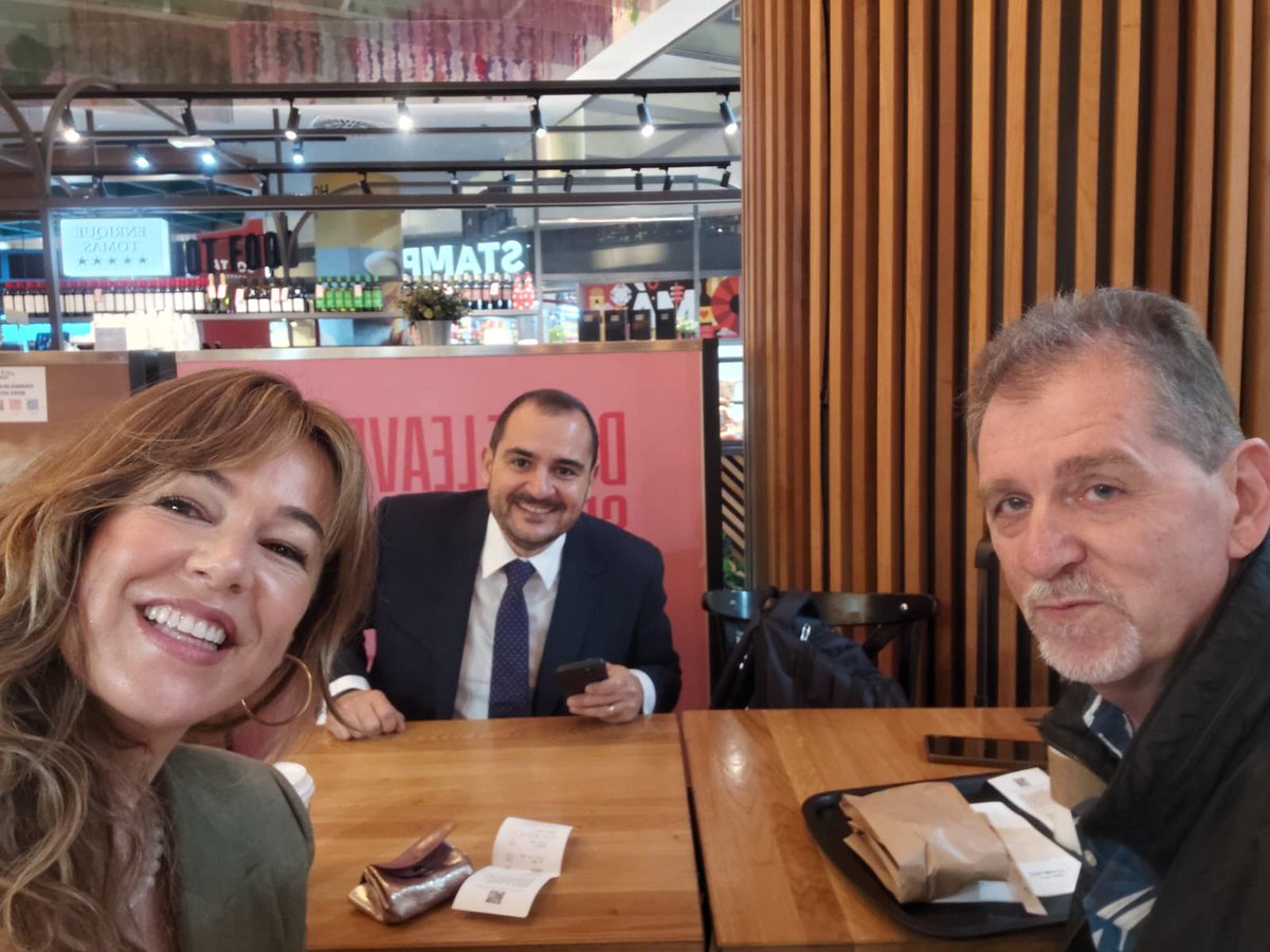 🎙️ Nuestros compañeros Mónica García, Andrés Atienza y Pedro González inician el viaje a Roma. 

👉🏼 Estaremos ya hoy en directo en nuestros programas de Herrera en COPE Más Málaga y el sábado la transmisión de la Gran Procesión #EsperanzaEnRoma 

☑️ cope.es/directos/cope-…