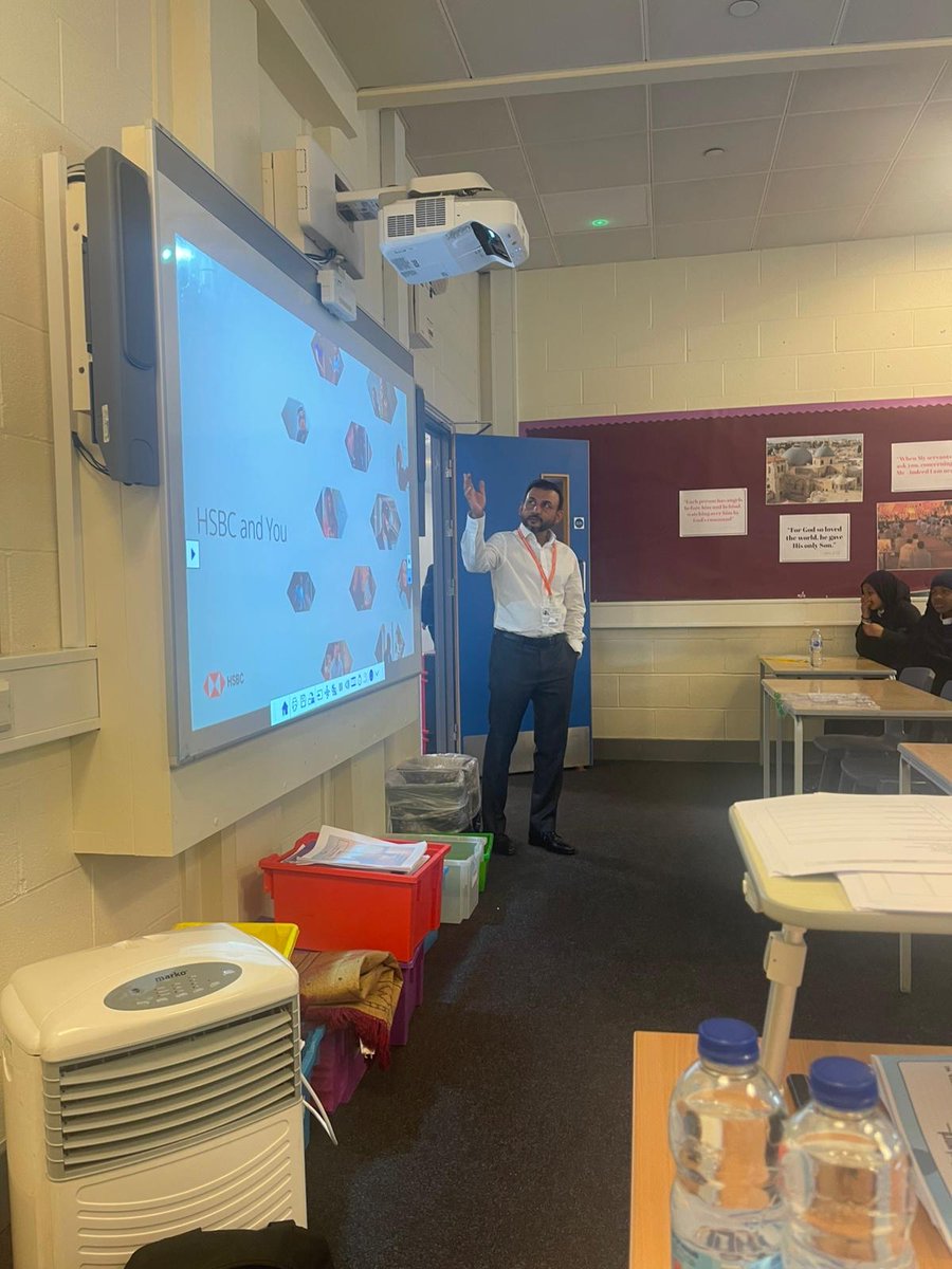 HSBC paid a visit to Cumberland to deliver a workshop on career pathways and apprenticeship opportunities. It was a wonderful opportunity to give students an insight into roles in the banking sector and routes into the industry. Thank you for coming to see our students! #careers