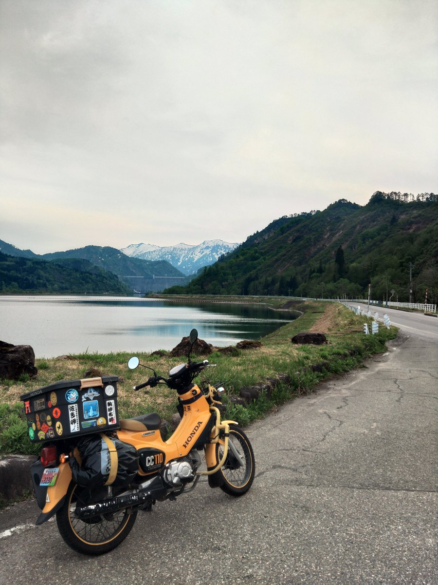 進行方向にやたら存在感を放つ雪山がコンニチワ