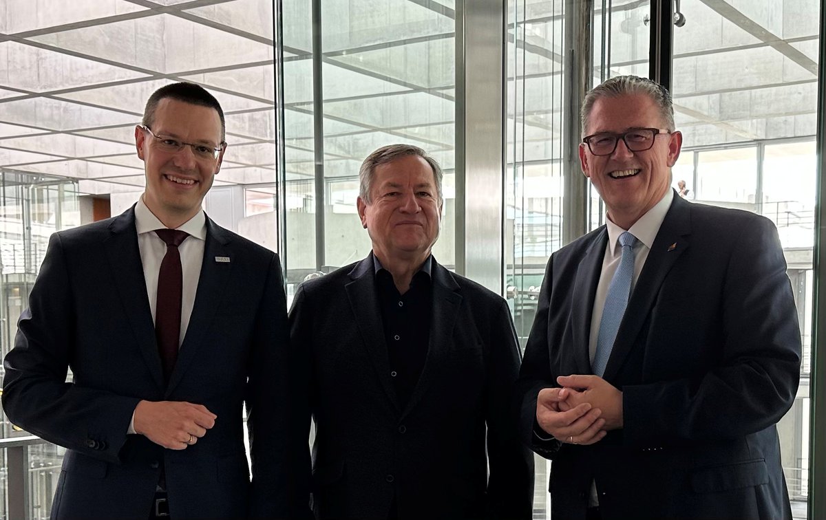 Am  Tag der Regierungserklärung von Kanzler Friedrich Merz haben wir uns mit dem CDU-Bundestagsabgeordneten Michael Donth getroffen und über das #Taxigewerbe gesprochen
bundesverband.taxi/taxi-themen-im…

#taxipolitik #taxi