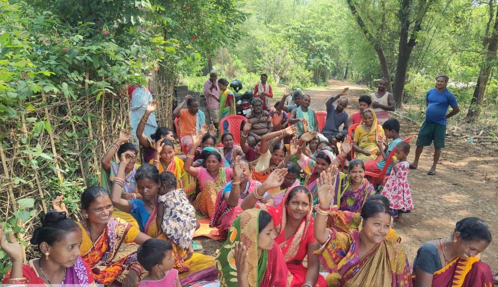 Niyatee_Org's tweet image. Community Meeting at Dahanibuda(Atanati), Mayurbhanj District.
Bringing local voices together to discuss child care, community development &amp;amp; collective well-being. 
Empowering communities through dialogue &amp;amp; participation. @DM_Mayurbhanj 
@ombadc #SupportAndGuidance #amakalika