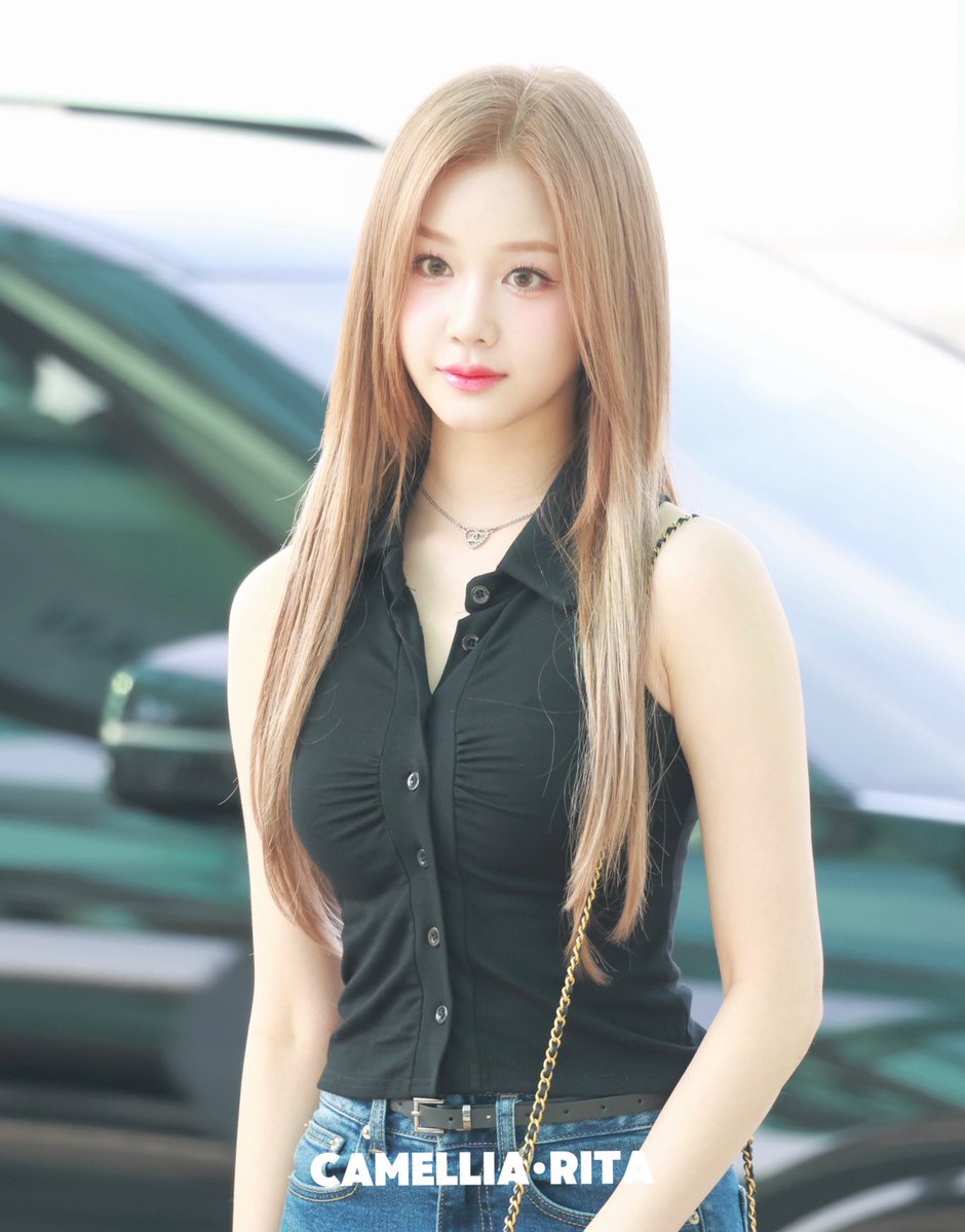 𝘱𝘳𝘪𝘯𝘤𝘦𝘴𝘴 𝘪𝘴 𝘵𝘺𝘱𝘪𝘯𝘨.. (@piretty) on Twitter photo 