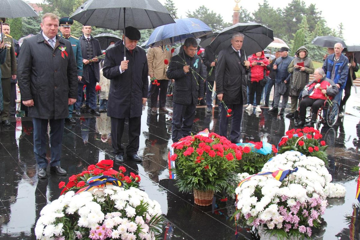 mfa_russia's tweet photo. 💬 #Zakharova: Despite the efforts of the Moldovan authorities, the #Victory80 celebrations were held across the country on an unprecedented scale
🌟 150 thousand people took part in the #ImmortalRegiment, #VictoryMarch and the international action #CandleOfMemory https://t.co/Fi2d7qXEmP