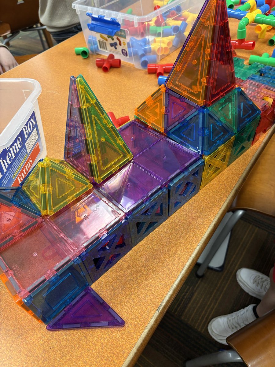 Having some 3D Magnet fun on our last week of library classes 📚💙🐾⁦<a href="/Hamilton_CW/">Crawford Woods Elementary</a>⁩