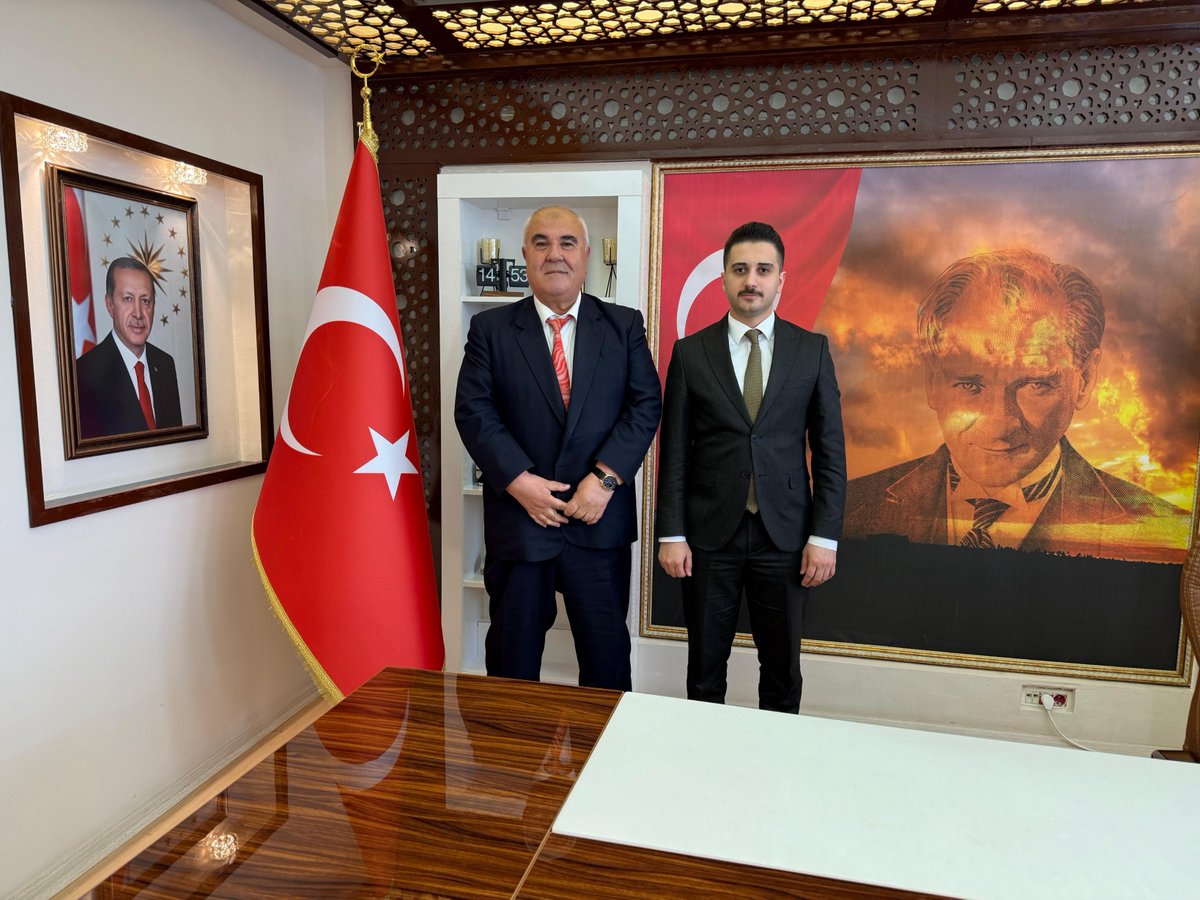 Çorum İl Nüfus ve Vatandaşlık Müdürü Sayın Hacı DEDE, Kaymakamımız Sayın Burak ŞAPALOĞLU' nu makamında ziyaret etti.

Nazik ziyaretleri için kendilerine teşekkür ederiz.