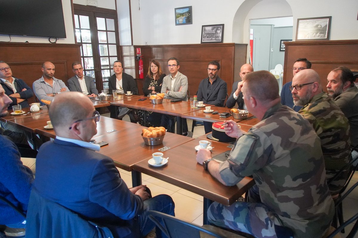 Ludovic Cirilo, fondateur de Rénovéa Groupe, participait ce matin au rendez-vous mensuel Café Croissant organisé par <a href="/LeaderAles/">Leader Alès</a> et consacré ce matin au thème de la reconversion du personnel militaire et de l’accompagnement des conjoints dans la recherche d’emploi.