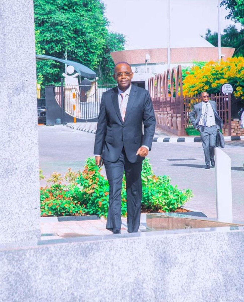 Waziri wa Uchukuzi Mhe. Prof. Makame Mbarawa akiwasili katika Viwanja vya Bunge Mjini Dodoma ambapo leo tarehe 15 Mei 2025, anawasilisha Bungeni Hotuba ya Makadirio ya Bajeti ya Wizara ya Uchukuzi kwa mwaka wa Fedha 2025/2026.

#bajeti#dodoma#bungeni#uchukuzi#2025/2026