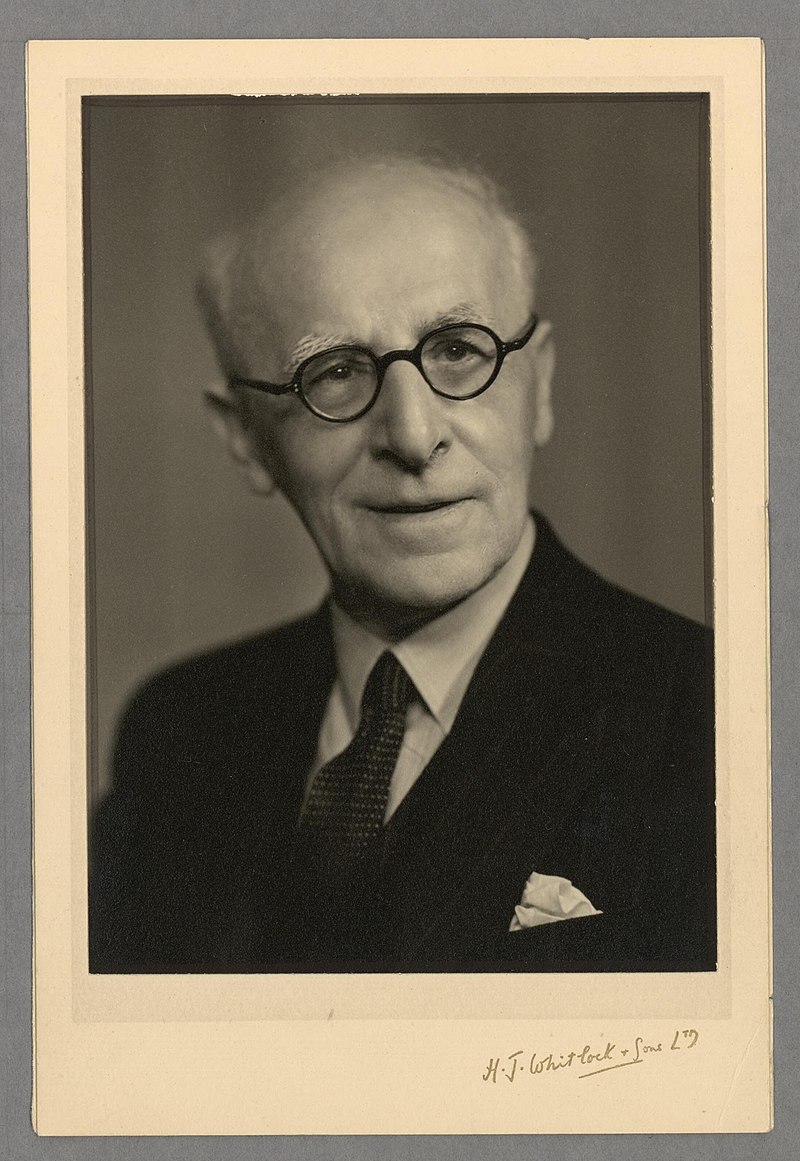Llyfrgell Genedlaethol Cymru (@llgcymru) on Twitter photo Yn 1922, cydsefydlodd Gwilym Davies gyngor Cymreig Cynghrair y Cenhedloedd a dechreuodd y Neges Heddwch ac Ewyllys Da o ieuenctid Cymru i'r byd.
Dros 100 mlynedd yn ddiweddarach, mae'r <a href="/Urdd/">Urdd Gobaith Cymru</a> yn parhau â'r traddodiad hwn. #heddwch2025 Yn 1922, cydsefydlodd Gwilym Davies gyngor Cymreig Cynghrair y Cenhedloedd a dechreuodd y Neges Heddwch ac Ewyllys Da o ieuenctid Cymru i'r byd.
Dros 100 mlynedd yn ddiweddarach, mae'r <a href="/Urdd/">Urdd Gobaith Cymru</a> yn parhau â'r traddodiad hwn. #heddwch2025