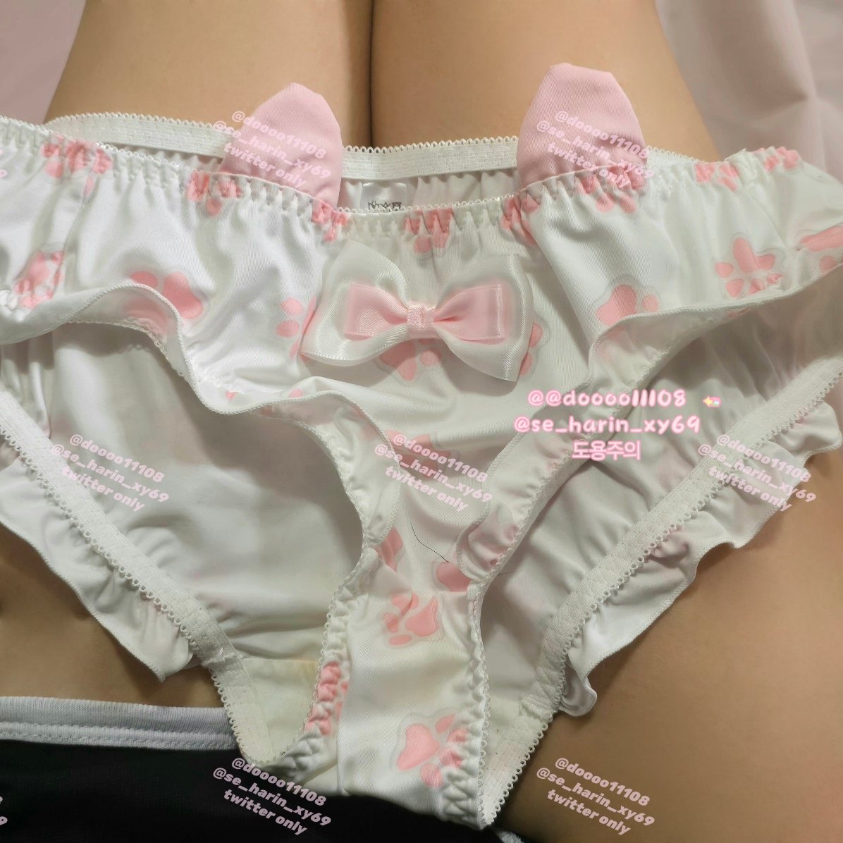 냥냥 귀여운 팬티😽🐾

#페티시 #입던팬티 #중고팬티 #팁토
#돌핀팬츠 #더러운팬티 #자위팬티 #애액
#허벅지 #옆집누나 #중고스타킹 #신던스타킹