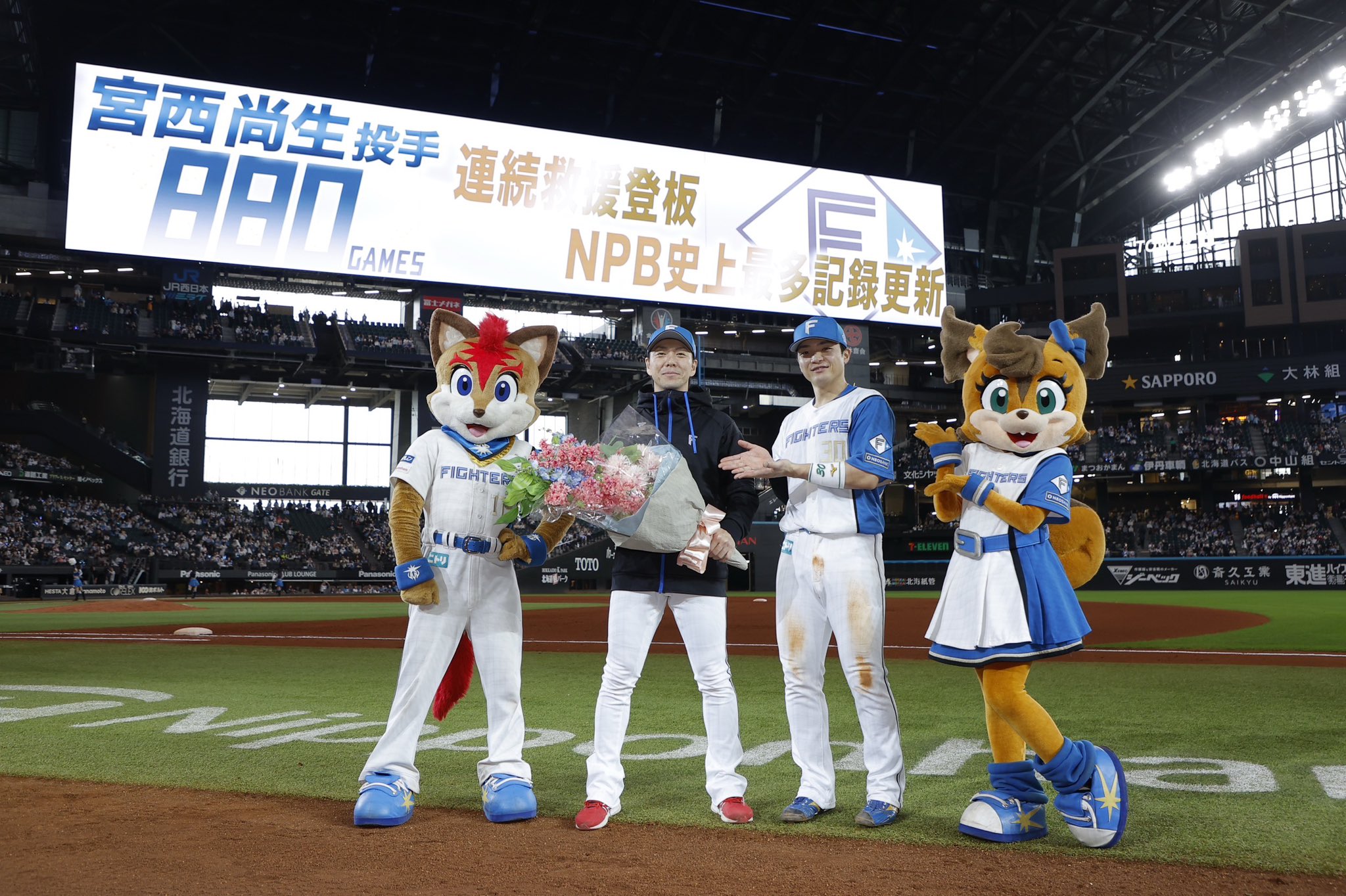 北海道日本ハムファイターズ　
F FES2023 TEAM えふたんパーカー 81lfCb2f-6L._UF350,350_QL50_.jpg