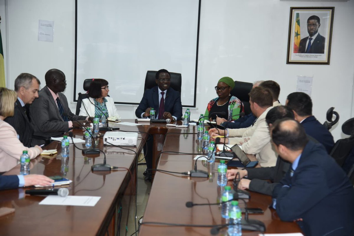 UKinSenegal's tweet photo. Du devoir de mémoire à Gorée aux échanges stratégiques avec les autorités 🇸🇳, en passant par une visite à Tivaouane, la délégation du Royal College of Defence Studies 🇬🇧composée de leaders militaires &amp; civils de demain a passé une semaine inoubliable au 🇸🇳. Jerejef Sénégal! https://t.co/bA2KBqJqY8