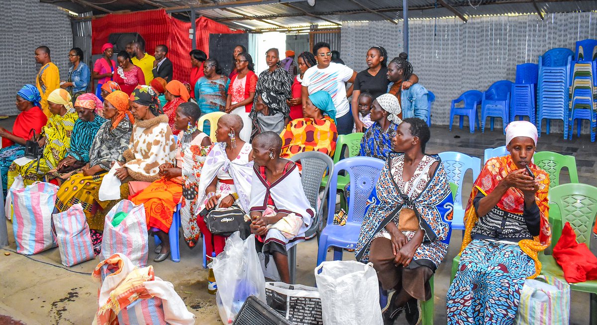 patrickgisore1's tweet image. Helping the needy