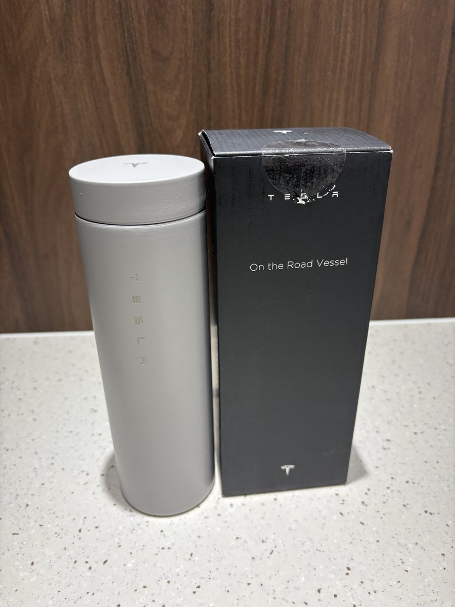 와이프가 생일선물 사주심
무려 테슬라 텀블러
기분 째짐 ㅋㅋㅋㅋ
오늘 주니퍼 인도 문자도 옴
기분 또 째지네~
주니퍼 타면서 커피마실 생각에 싱글벙글
올해 기분 째지네~
#테슬라텀블러