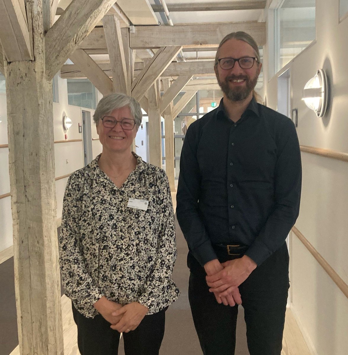 Astrid Blom (@ablom_parkinson) on Twitter photo Meget positiv dialog i dag med <a href="/stinuslindgreen/">Stinus Lindgreen</a> om vigtigheden af at bevare det specialiserede rehabiliteringstilbud til mennesker med Parkinsons sygdom. Tilbuddet lukker næste år, hvis politikerne ikke afsætter 14,5 mio. kr. årligt fra 2026 og frem <a href="/sophieloehde/">Sophie Løhde</a> Meget positiv dialog i dag med <a href="/stinuslindgreen/">Stinus Lindgreen</a> om vigtigheden af at bevare det specialiserede rehabiliteringstilbud til mennesker med Parkinsons sygdom. Tilbuddet lukker næste år, hvis politikerne ikke afsætter 14,5 mio. kr. årligt fra 2026 og frem <a href="/sophieloehde/">Sophie Løhde</a>