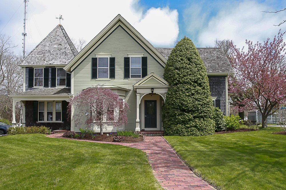 ComRealtyNet's tweet image. 🔹 12 Main Street, Orleans
🔹 +/- 4,000 sq. ft.
🔹 .50-acre lot with plenty of parking 🚗 and room for expansion 📈
🔹 Income producing tenants
💰 Asking: $1,300,000

Call or Text Brad Kuhrtz for details: 508-360-4523