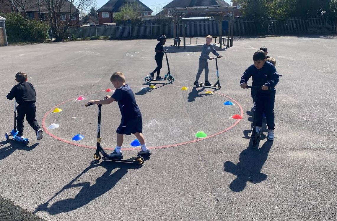 goldsmithwalsal's tweet image. 🛴 Year 2 had a brilliant time at their #Scooterability workshop!

They built confidence, learned key road safety skills, and had tons of fun staying active on the move. 🚦🙌💛🖤

#RoadSafety #Year2Learning #ActiveTravel