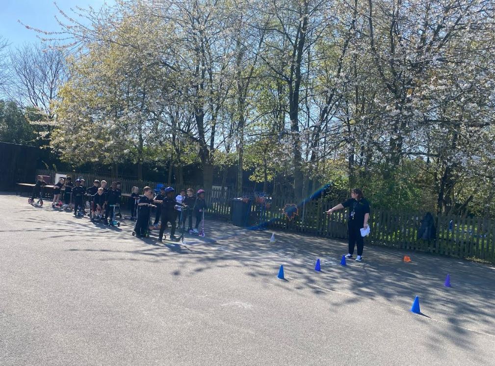 goldsmithwalsal's tweet image. 🛴 Year 2 had a brilliant time at their #Scooterability workshop!

They built confidence, learned key road safety skills, and had tons of fun staying active on the move. 🚦🙌💛🖤

#RoadSafety #Year2Learning #ActiveTravel