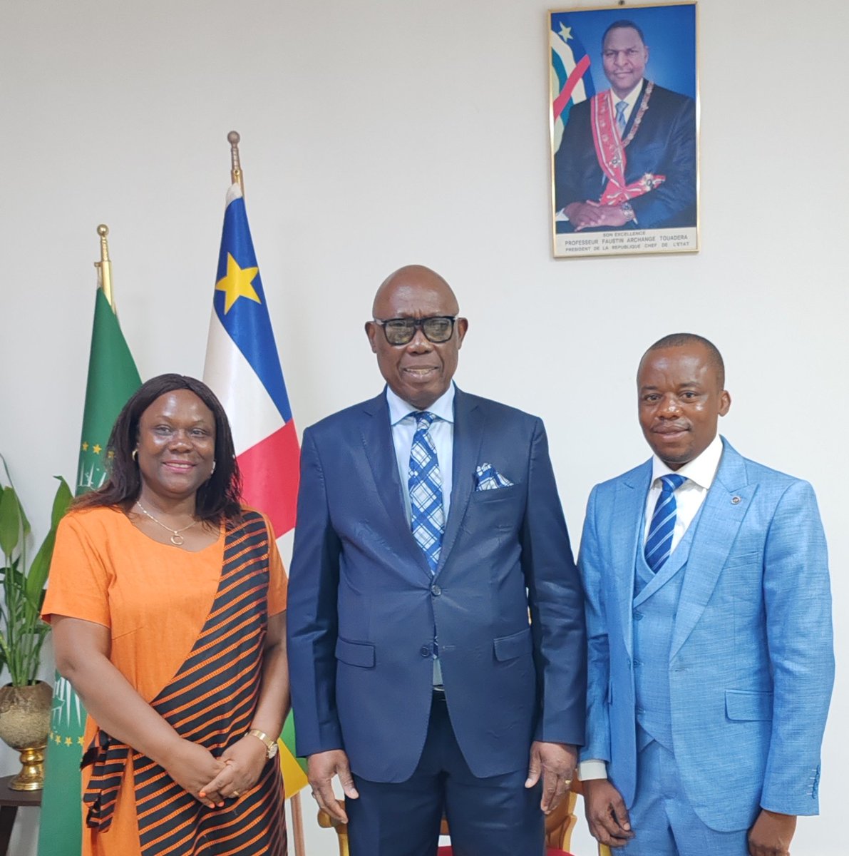 Le Premier Ministre Félix MOLOUA a accordé deux audiences à deux personnalités représentantes des partenaires techniques et financiers : FMI et ONU Femmes. Les relations entre la République Centrafricaine et ces institutions étaient les sujets débattus.