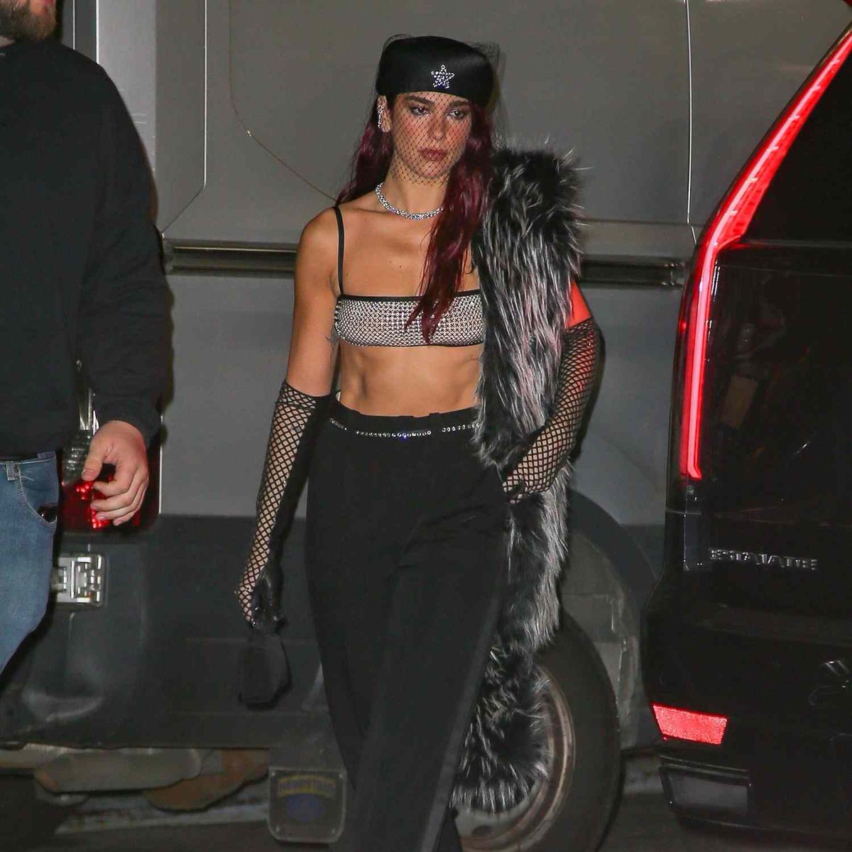 RPTMZNews's tweet photo. 𝗢𝗹𝗶𝘃𝗶𝗮 𝗥𝘂𝘀𝘀𝗲𝗹𝗹 (@mstrpiecx) leaving  Hotel for the #TheMetGalaRP after-party. https://t.co/XX72ztD23V