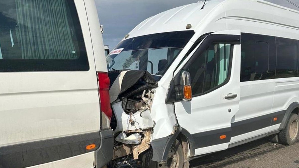 Şanlıurfa’da öğrenci servisleri çarpıştı! Çok sayıda yaralı var! urfapusula.com/haber/24961561…