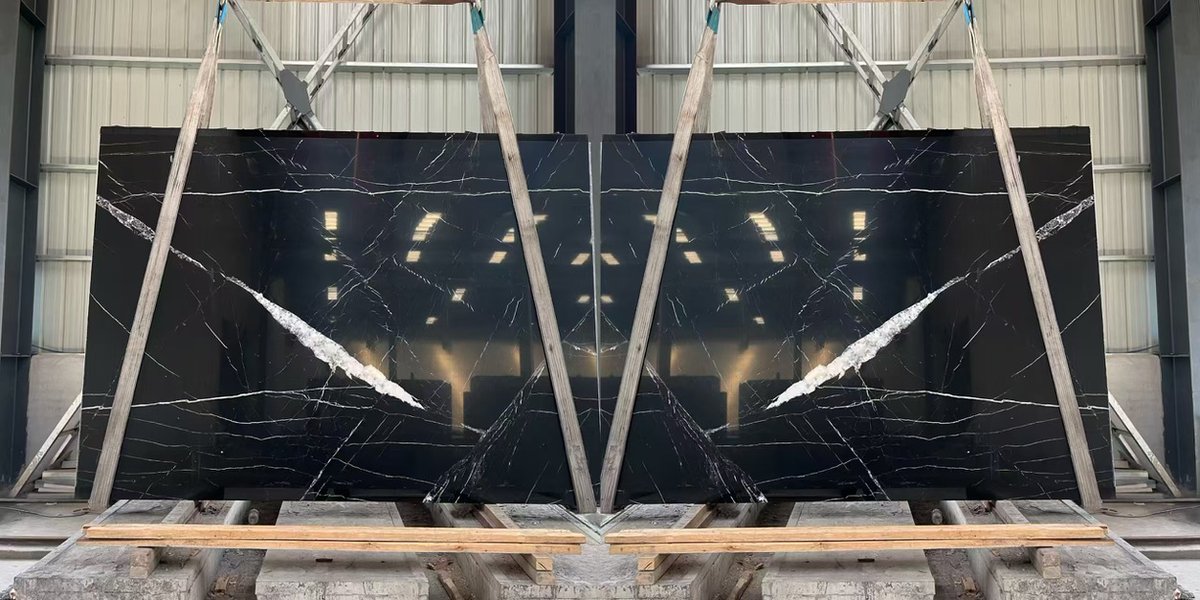 ChenZilingBlog's tweet image. Loaded a container of epic marble for Europe! 😎 Royal White, Rosso Levanto, Nero Marquina, Crystal White + display racks! 📷