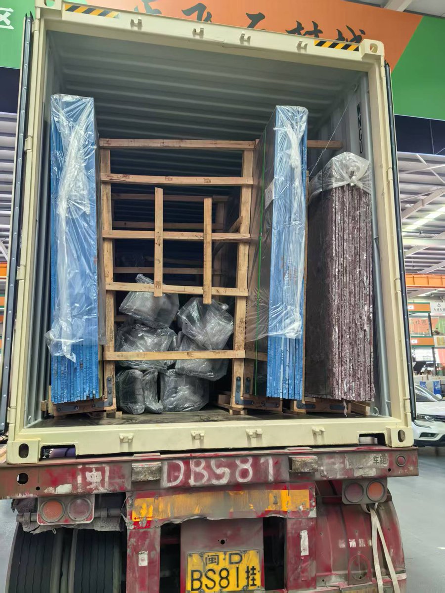 ChenZilingBlog's tweet image. Loaded a container of epic marble for Europe! 😎 Royal White, Rosso Levanto, Nero Marquina, Crystal White + display racks! 📷