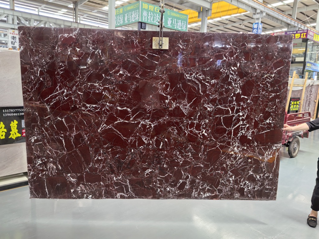 ChenZilingBlog's tweet image. Loaded a container of epic marble for Europe! 😎 Royal White, Rosso Levanto, Nero Marquina, Crystal White + display racks! 📷