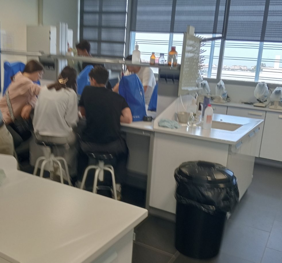 El 7 de mayo el SAFA FUNCADIA acudió a los laboratorios de la @unihuelva para trabajar en los laboratorios de de la <a href="/etsi_uhu/">ETSI UHU</a> en talleres como Explorando la estructura invisible I: Introducción a los ensayos metalográficos en aceros, con María Dolores Medrano