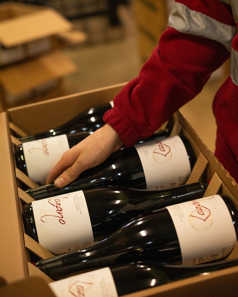 BodegasLozano's tweet photo. 🍷 Cada botella cuenta una historia… y esta merece ser compartida.

Lozano Selección de Orígenes es el tinto perfecto para quienes buscan calidad y carácter en cada sorbo.

#SelecciónDeOrígenes #VinoTinto #PasiónPorElVino #WineLovers https://t.co/WJJvT9NygN