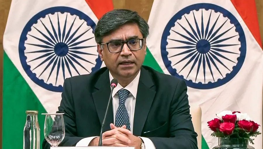 Amockx2022's tweet photo. The right wing abused Vivek Misri 

The right wing abused Himanshi Narwal

The right wing abused Neeraj Chopra 

Now they are abusing Sofia Qureshi 💔

Be honest, who is responsible for damaging India's image globally? https://t.co/Jjivbxxnrc