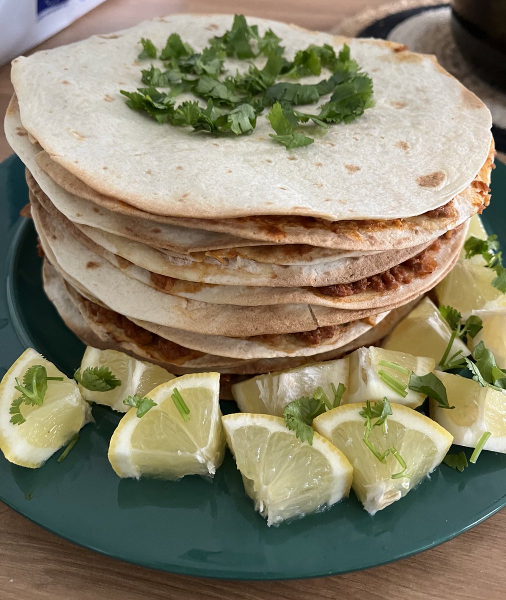 srtidama's tweet image. Armenian pizza= lahmajoun