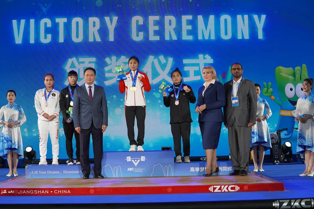 Weightlifting Indonesia tweet media