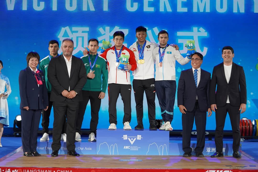 Weightlifting Indonesia tweet media