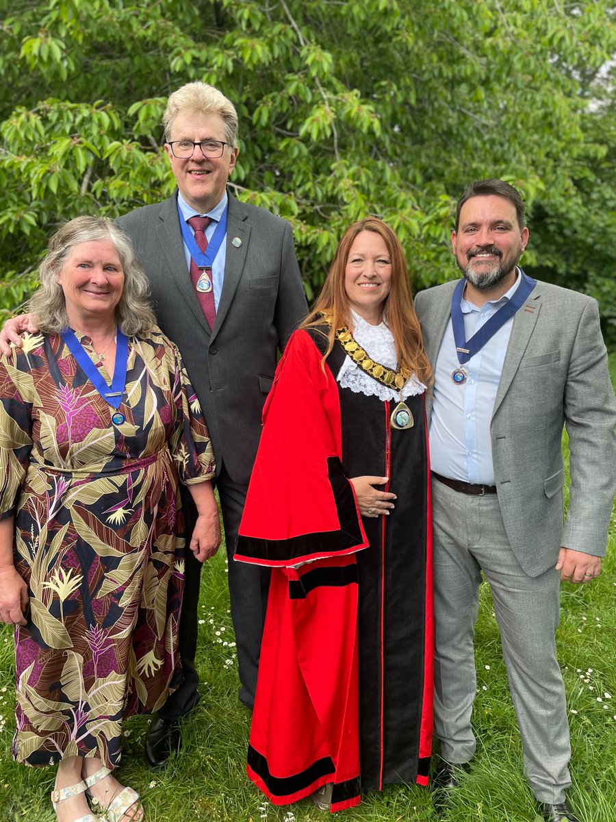 On Sunday 11th May 2025, Councillor Petra Pemberton was elected Mayor of Thatcham. Councillor Pemberton’s husband Cllr Justin Pemberton was chosen to be her Consort.
Councillor Mark Lillycrop was elected Deputy Mayor, and his wife Jenny Lillycrop was chosen to be his consort.