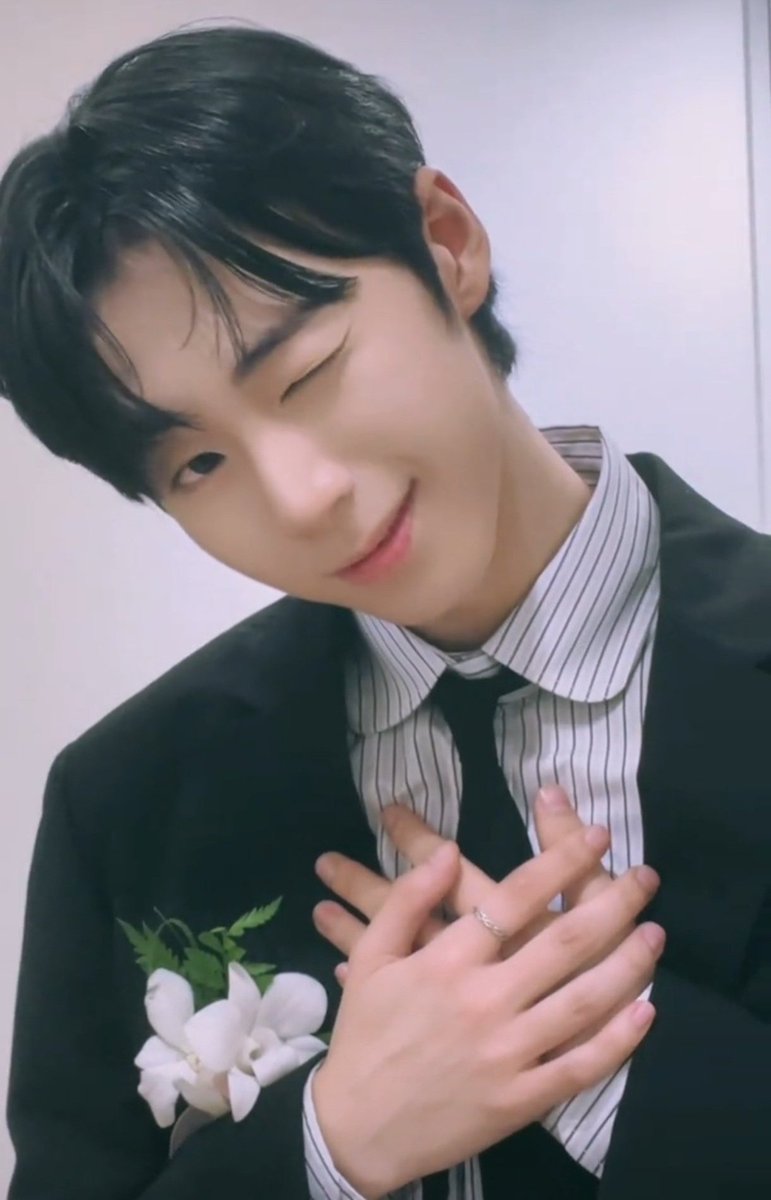 ecrire_ahof's tweet photo. ๐ฑ SAKSESDANS AHOF DEBUT ALBUM GIVEAWAY ๐ฑ
๐ฝ TEN (10) winners of 10 sealed AHOF debut album each (1 winner = 1 album)
Mechanics:
โก follow @AHOF_official
โก rt and like this post
โก reply with proof of streaming JEONGWOO 9PM EP.02 on YouTube
โก use the tags:
#PLEASEOMILE
#์์ ์ฐ_๊ทธ๋ฏธ์_๋ณด์ฌ์ค์
#ํ์ด๋ฏธ์_์์ ์ฐ #์ํ @AHOF_official
โก multiple entries accepted
โก ends on Sunday, may 18 @ 7pm kst
โก PH only and sf to be shouldered by the winners